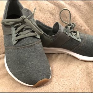 Green New Balance Tennis Shoes